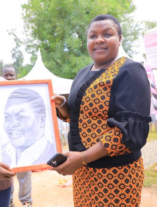 Kisii Women Rep Doris Donya receives a hand-drawn art during a past event. PHOTO/Screengrab by K24 Digital