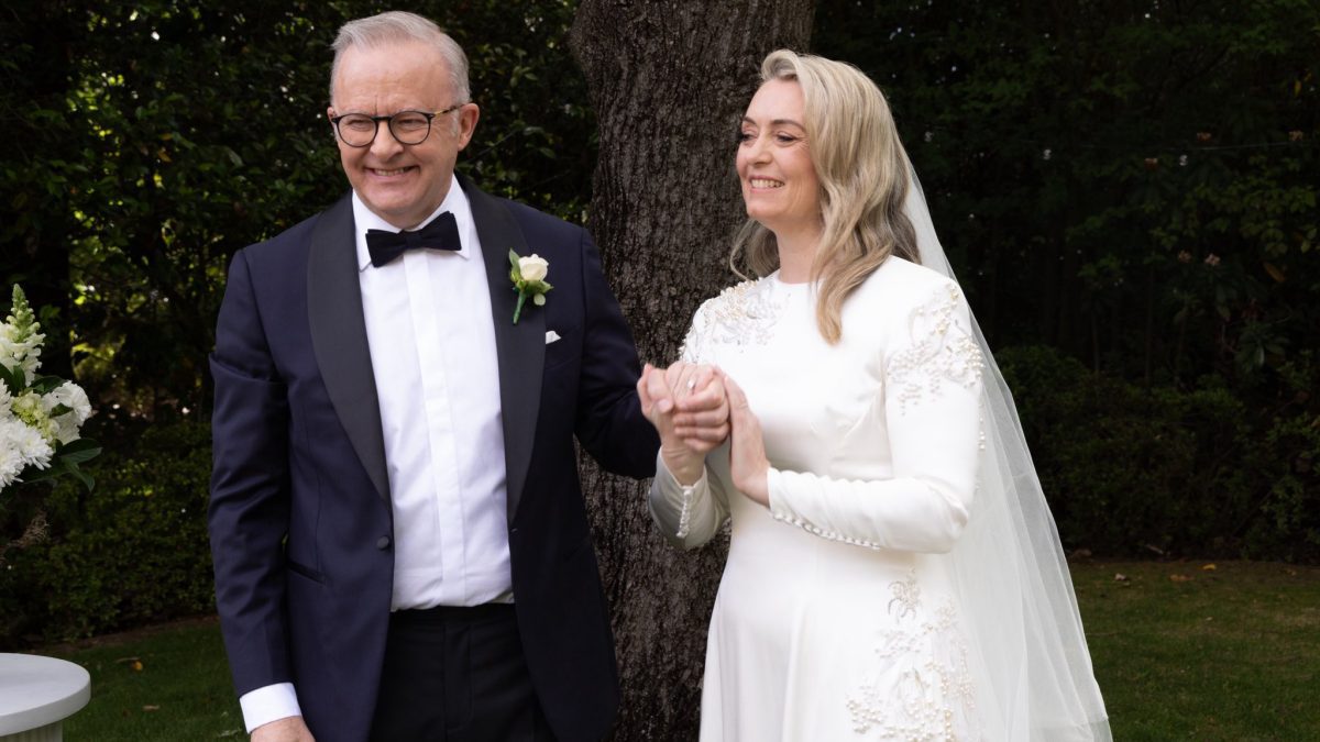 Australian prime minister becomes first to wed in office