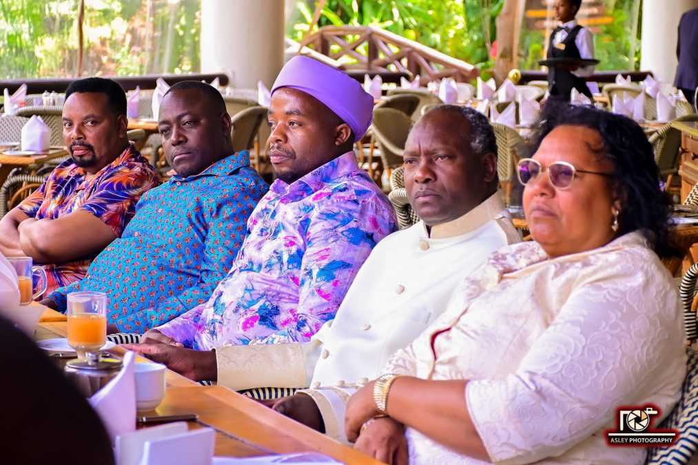Bishop Wanderi sits next to Karangu Muraya and Pastor Kanyari during a burial planning meeting held on Friday, November 14, 2025. PHOTO/https://www.facebook.com/KaranguMurayaMc