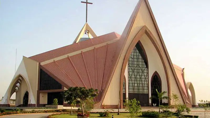 Global Anglican ties strain, uncertain if nearing breaking point
