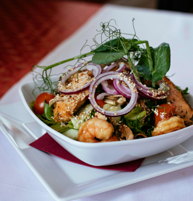 Cooked shrimp with vegetables in a square bowl. Image used for illustration purposes. PHOTO/Pexels
