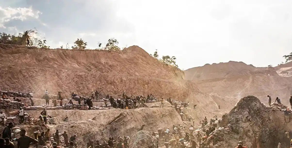 Dozens die in DR Congo mine after makeshift bridge collapses