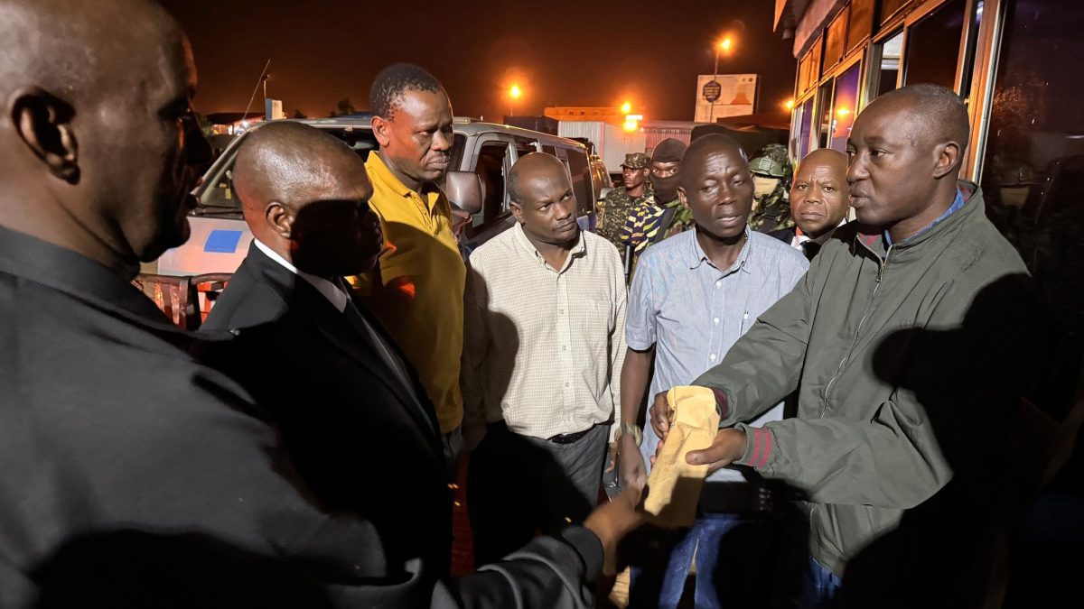 Bob Njagi and Nicholas Oyoo being received by Kenya’s High Commissioner to Uganda, Joash Maangi, at the Busia border.PHOTO/SingoeiAKorir/X