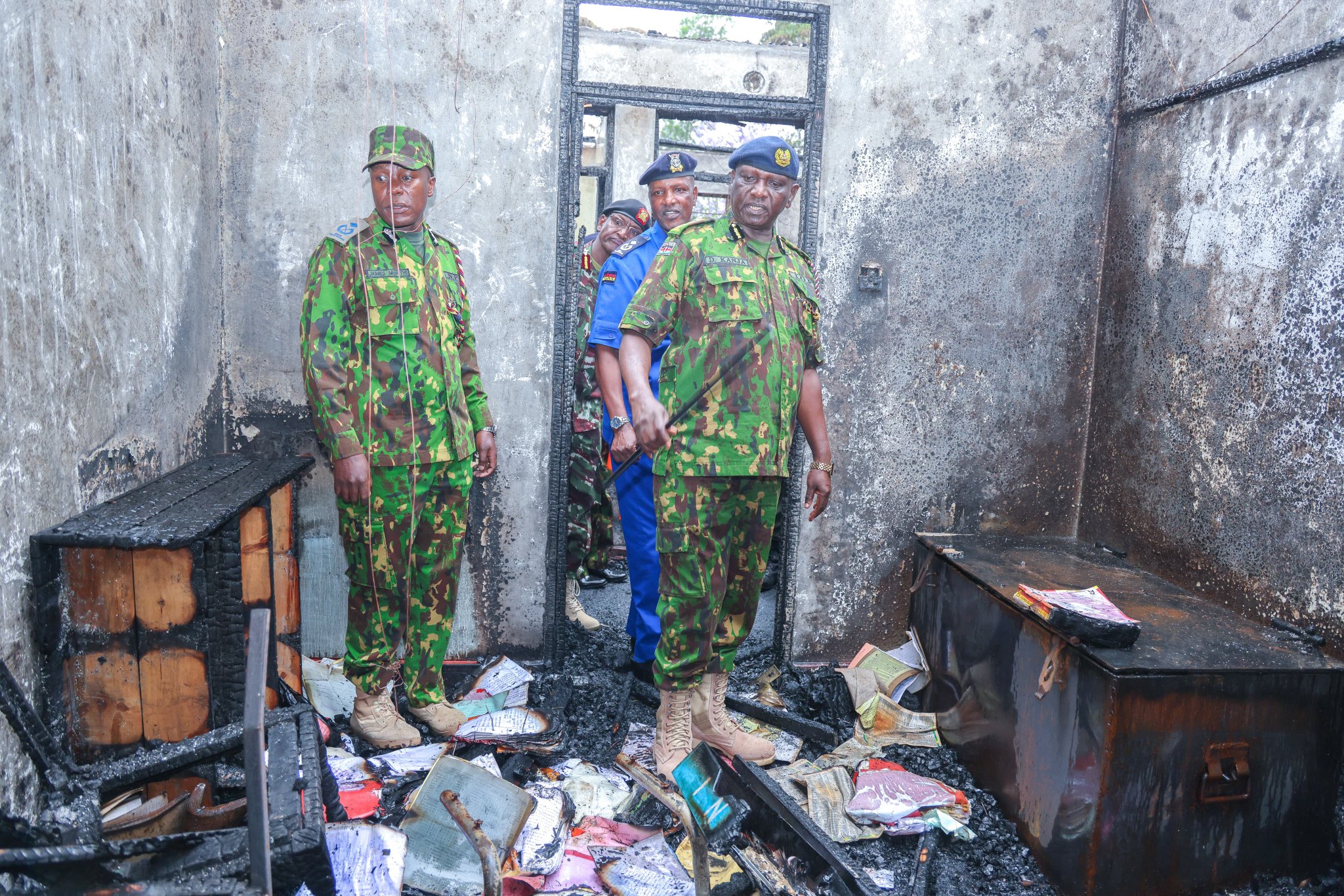 IG Kanja visits police station in Nyeri after fire incident