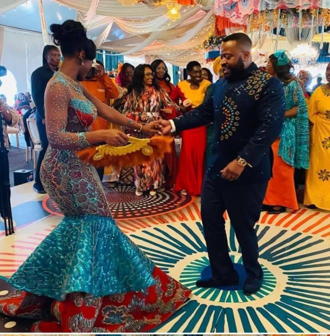 Moses Mudavadi dancing with Qillian during their traditional wedding on Saturday, September 13, 2025. PHOTO/https://web.facebook.com/johnmark.ababu
