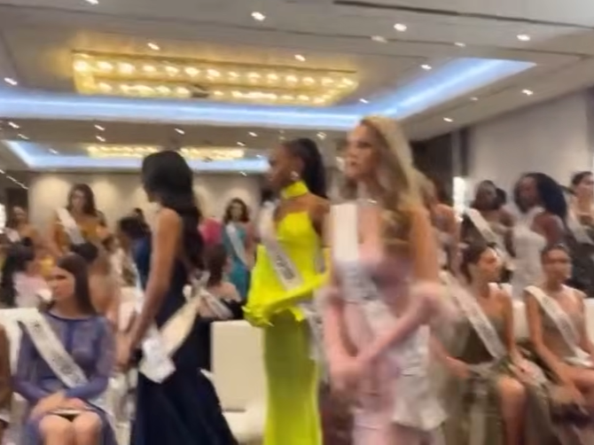 Miss Universe contestants walk out after organiser insults Miss Mexico