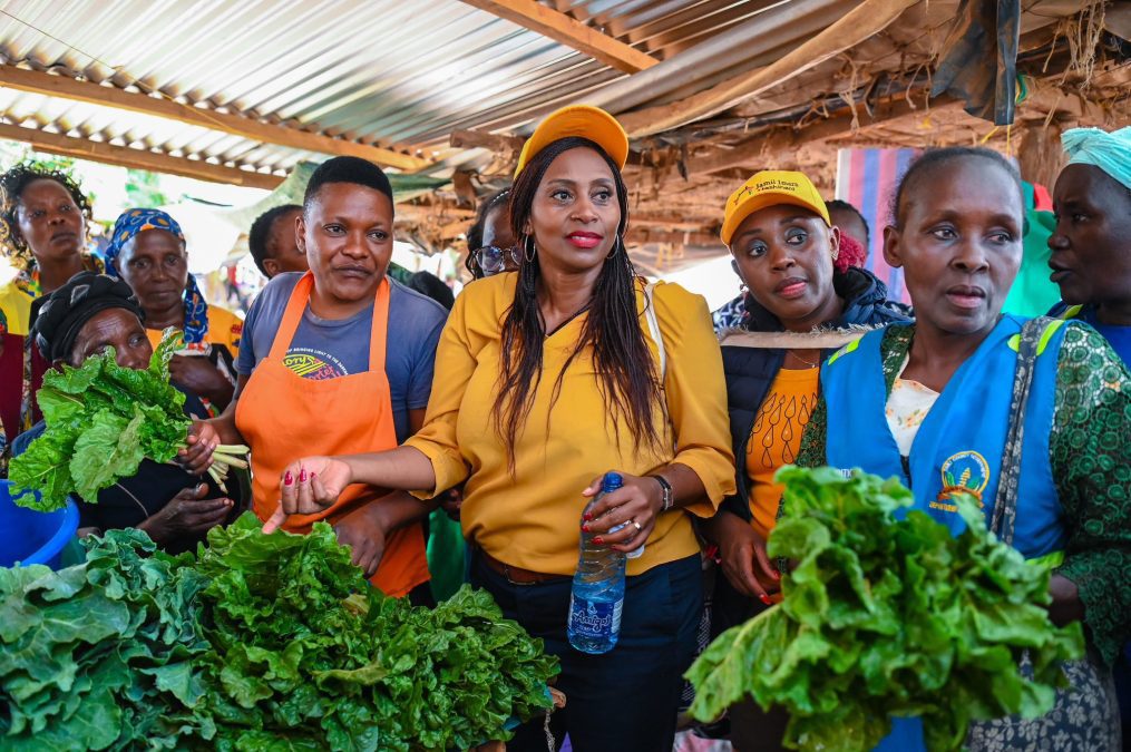 PS Mary Muthoni (holding a water botte) interacting with traders in Mbeere North on Saturday, November 8, 2025. PHOTO/@MOH_Kenya/X