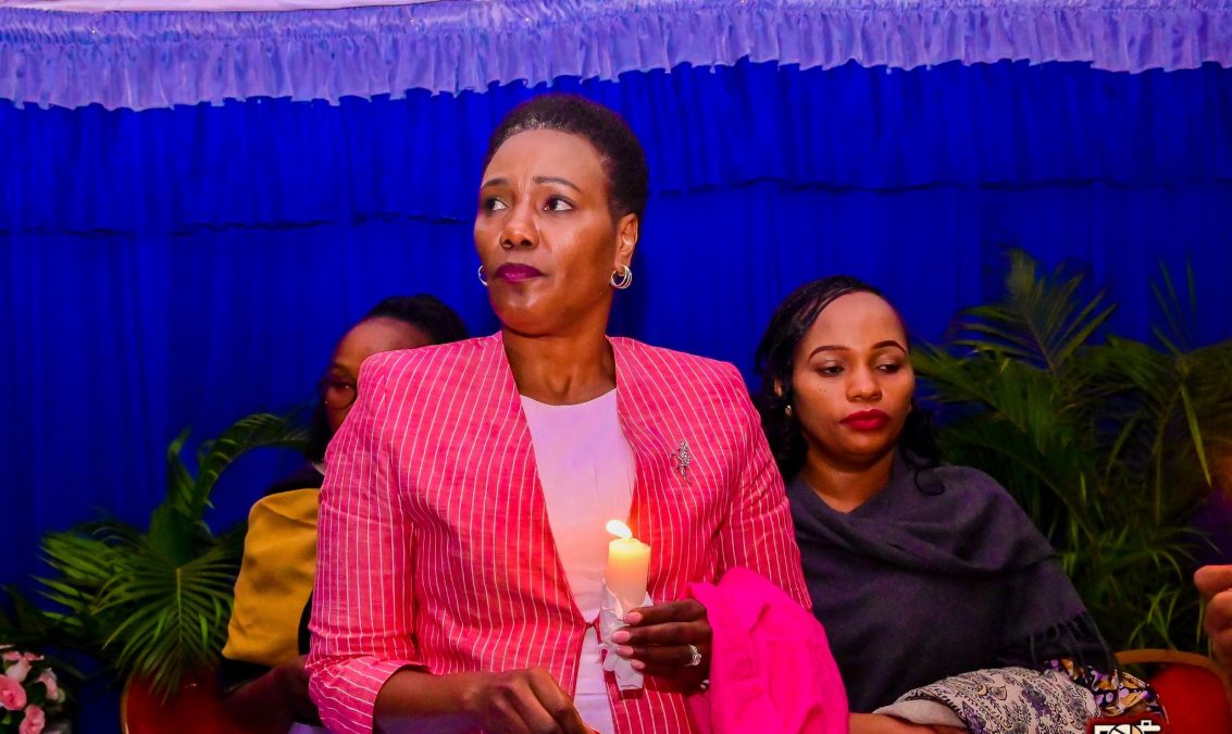 Gospel singer Sarah K at Betty Bayo's candle lighting. PHOTO/https://www.facebook.com/KaranguMurayaMc