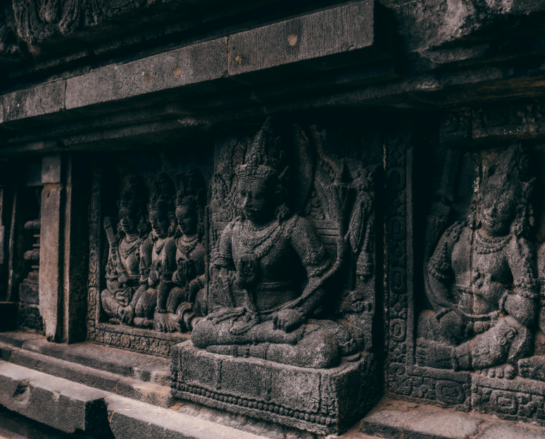 9 killed and several others injured in temple stampede