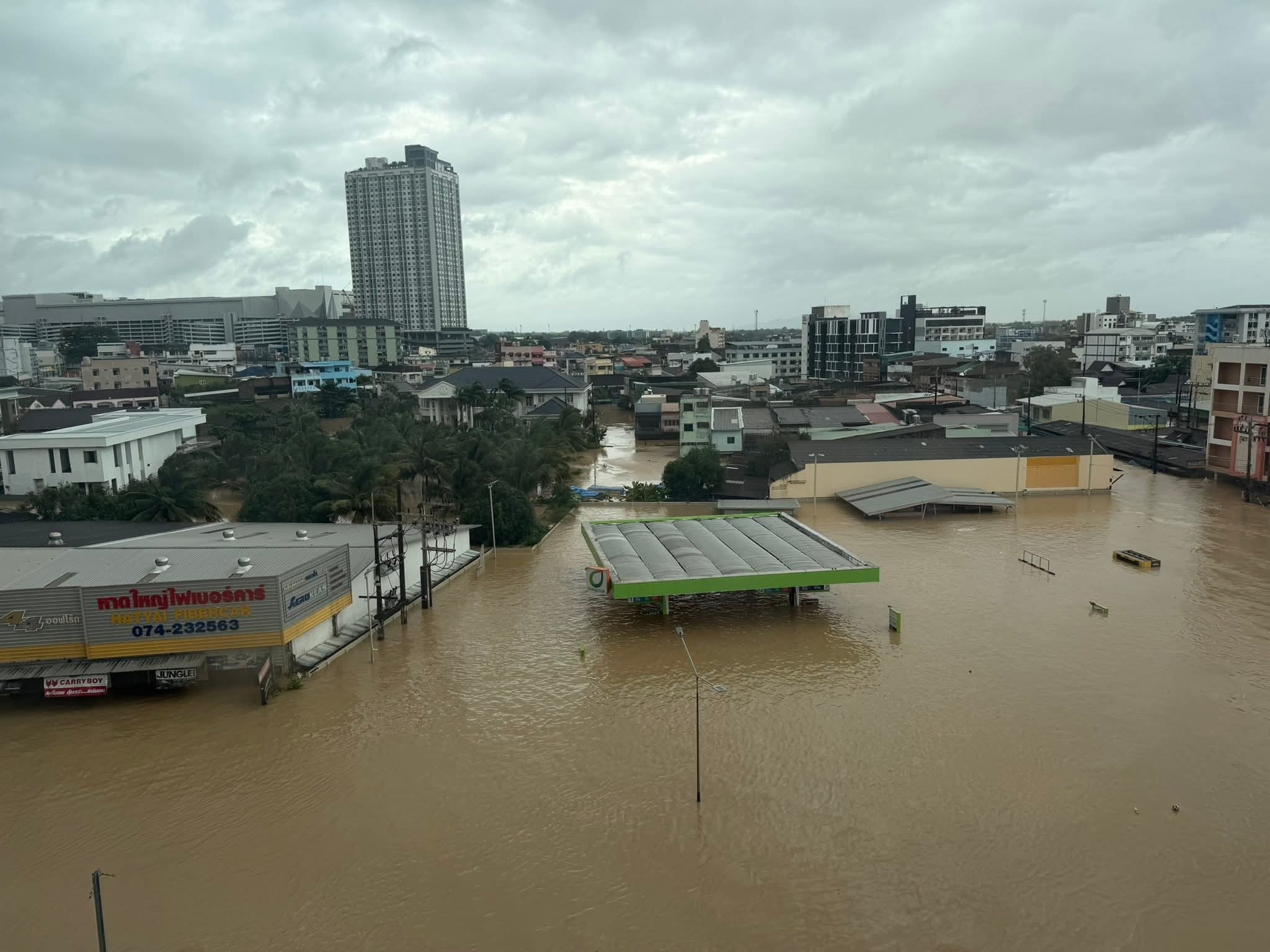 Hundreds dead and missing as massive flooding spreads