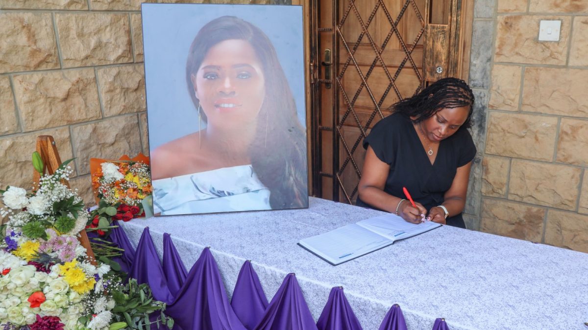 Kanze Dena, Director of Communication and Spokesperson in the Office of the Fourth President, signs the condolence book during a visit to the family of the late Betty Bayo to convey Uhuru Kenyatta’s condolences. PHOTO/@4thPresidentKE/X