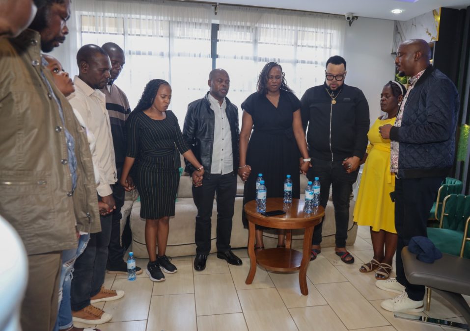 Kanze Dena prays with the family of the late Betty Bayo during a visit to convey former President Uhuru Kenyatta’s condolences. PHOTO/@4thPresidentKE/X