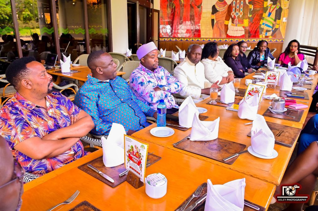 Bishop Wanderi sits next to Karangu Muraya and Pastor Kanyari during a burial planning meeting held on Friday, November 14, 2025. PHOTO/https://www.facebook.com/KaranguMurayaMc