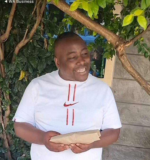 Pastor Kanyari reacts after his employees gifted him cash. PHOTO/@kanyaribackup/TikTok