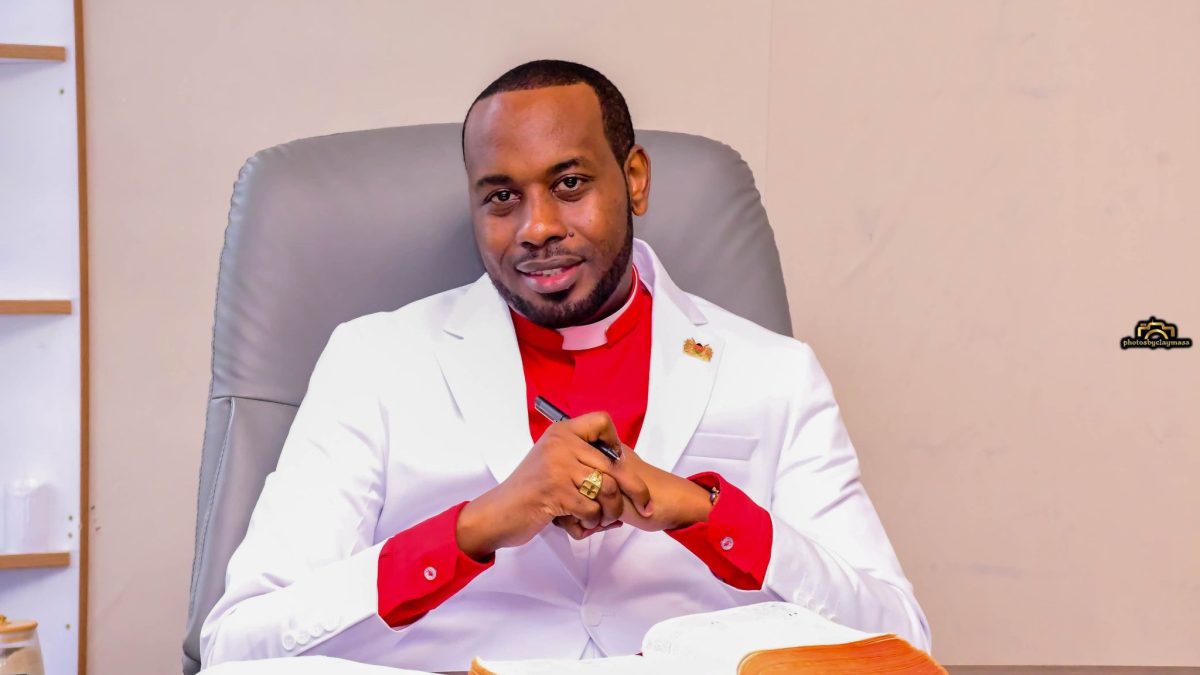 Bishop Mwangi Zakayo poses for a photo with his signature golden ring on display. PHOTO/https://www.facebook.com/mwangizakayomc