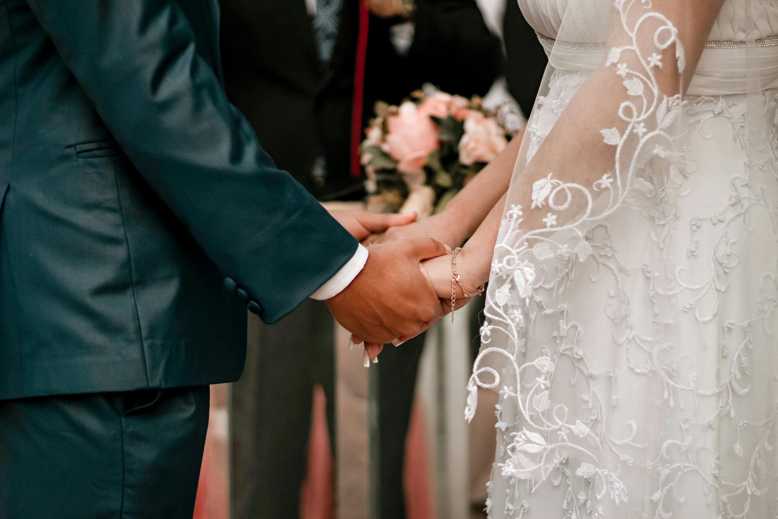 China permits couples to wed in nightclubs to tackle demographic crisis