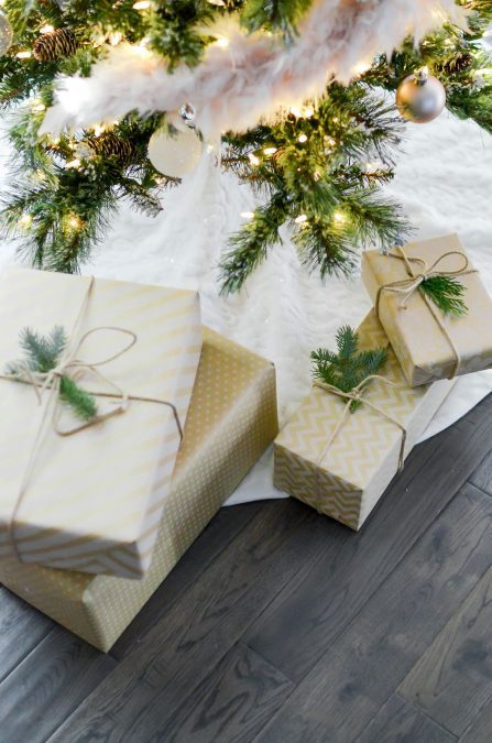 A photo of gift well-wrapped. PHOTO/Pexels