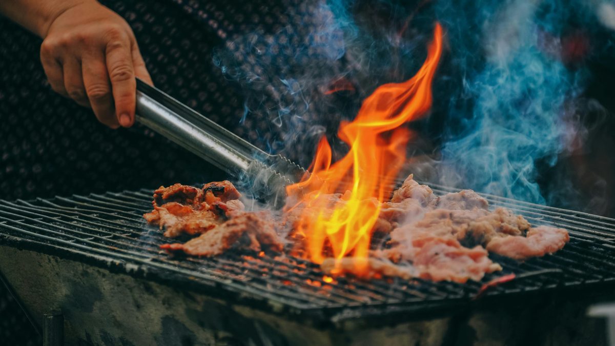 Don’t let food poisoning ruin your holidays: Easy tips for safe and healthy eating