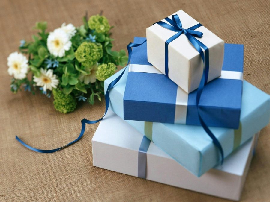 A photo of gift well-wrapped. PHOTO/Pexels