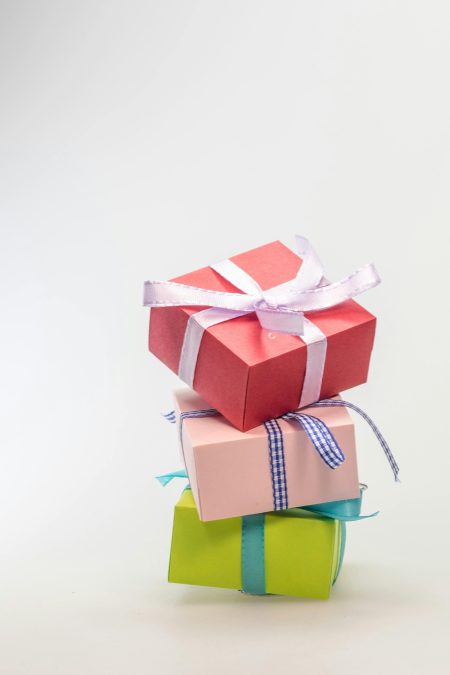 A photo of gift well-wrapped. PHOTO/Pexels