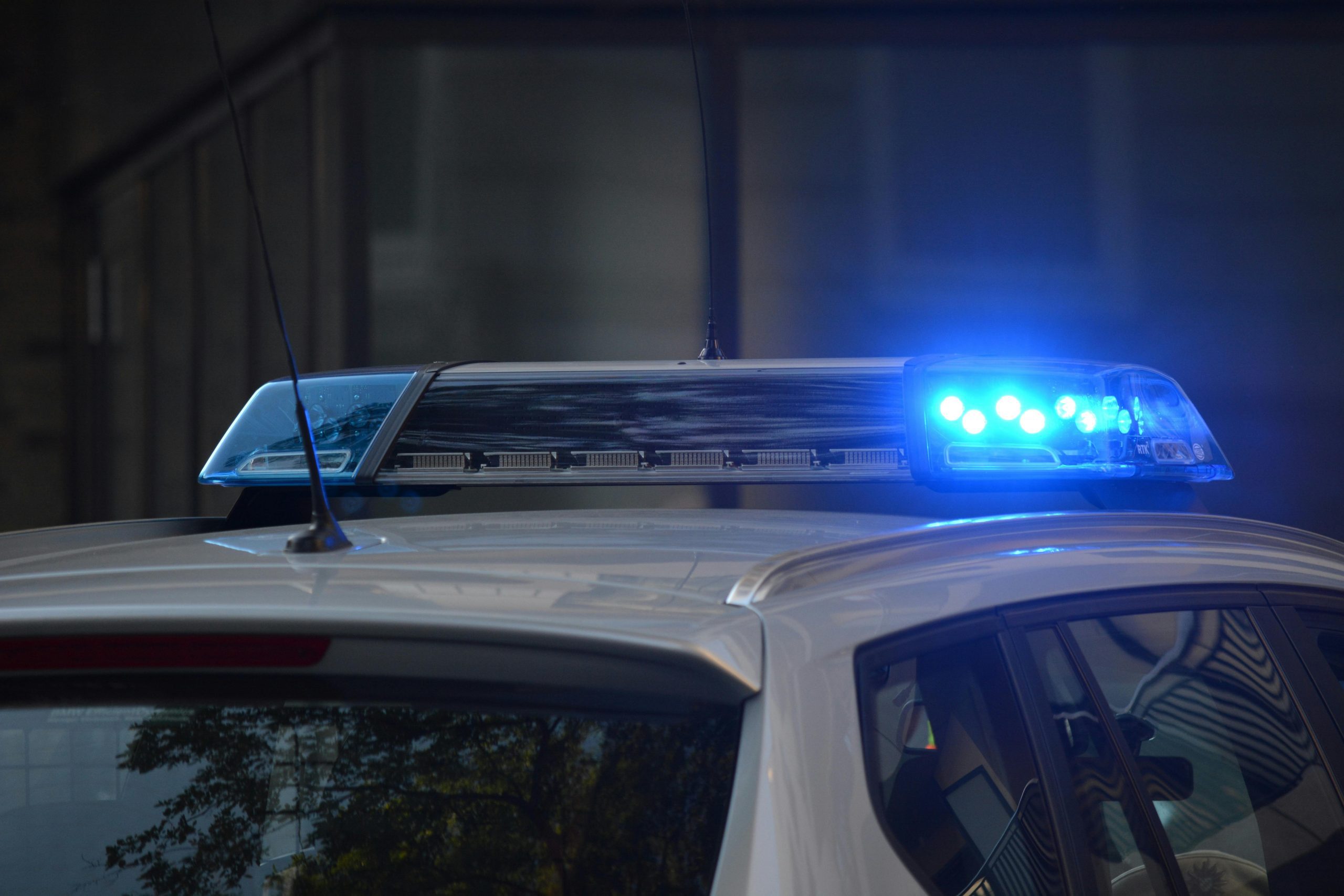 Police hunt thief who used bizarre dance to steal phone