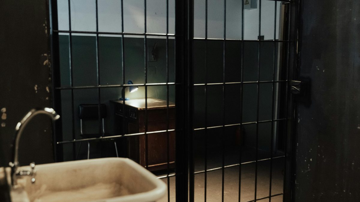 Riot in prison kills 31 amid gunfire and explosions