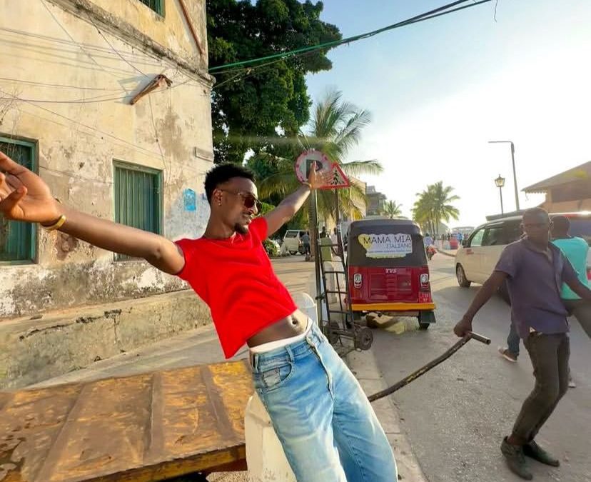 Ziya fires shots at people who are quick to judge others’ sexuality