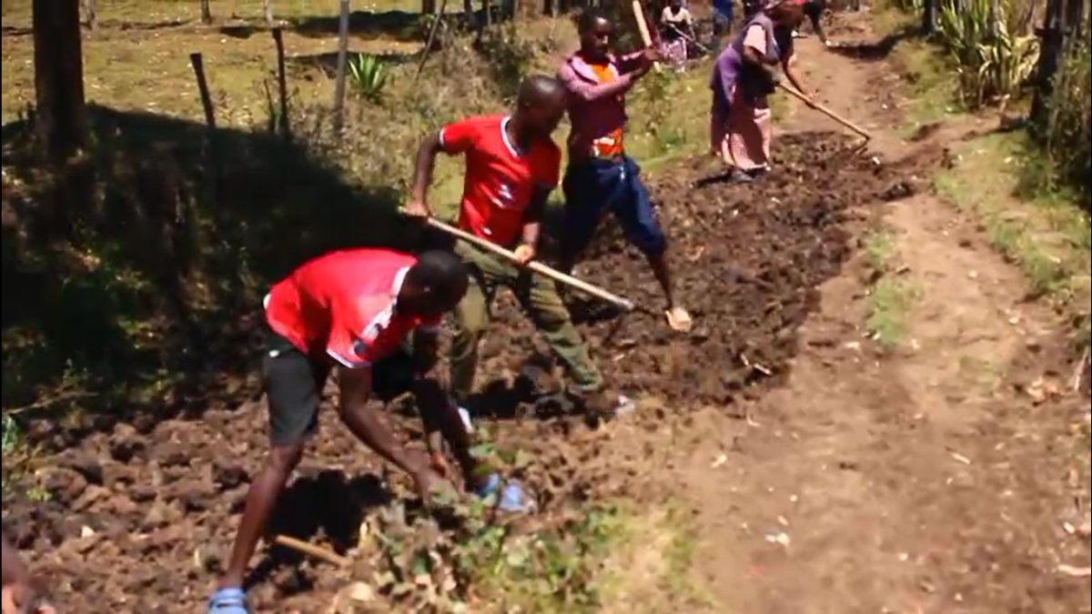 Bomet church members construct road after leaders fail to respond