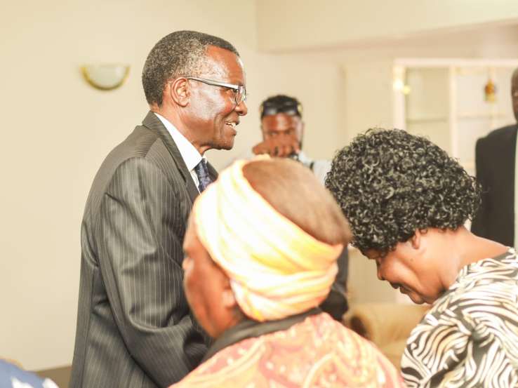 PHOTOS: David Maraga pays visit to late Jirongo’s family in Gigiri