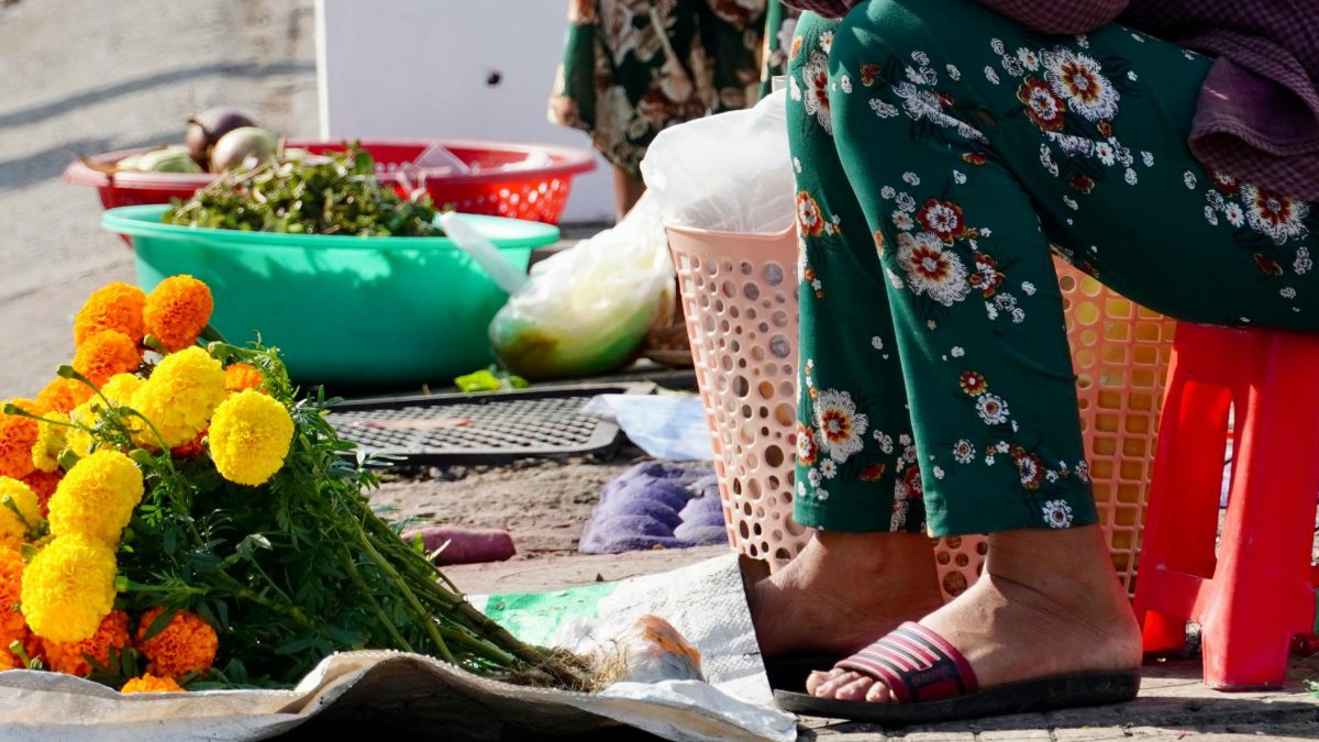How to politely say no to hawkers without feeling guilty