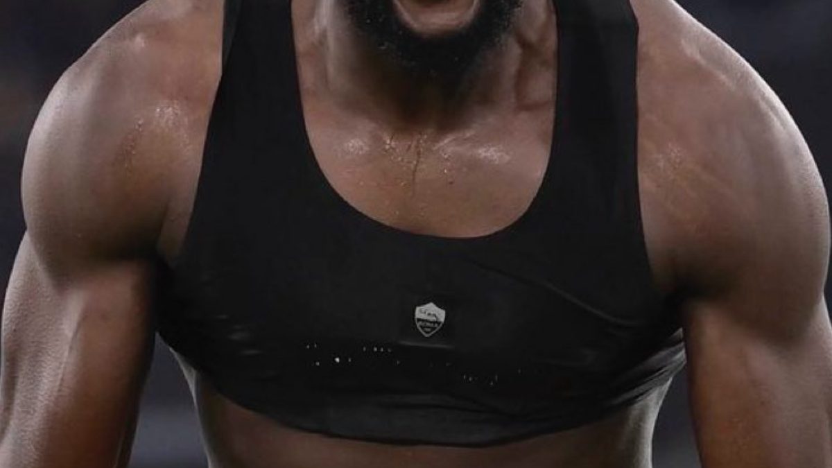 A footballer wearing a bra-like vest. PHOTO/ @Keki moto/X