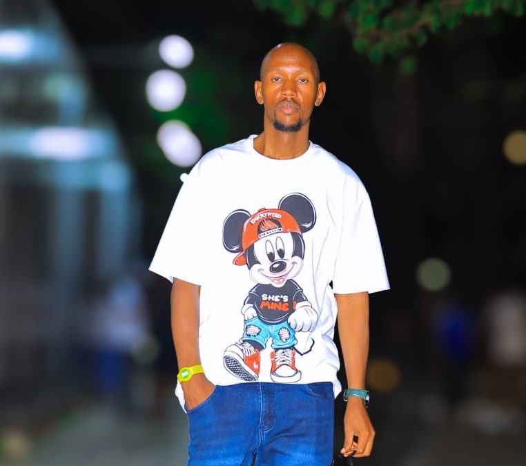 Geoffrey Mosiria donning the trendy tee. PHOTO/https://web.facebook.com/kiongozi.mosiriake