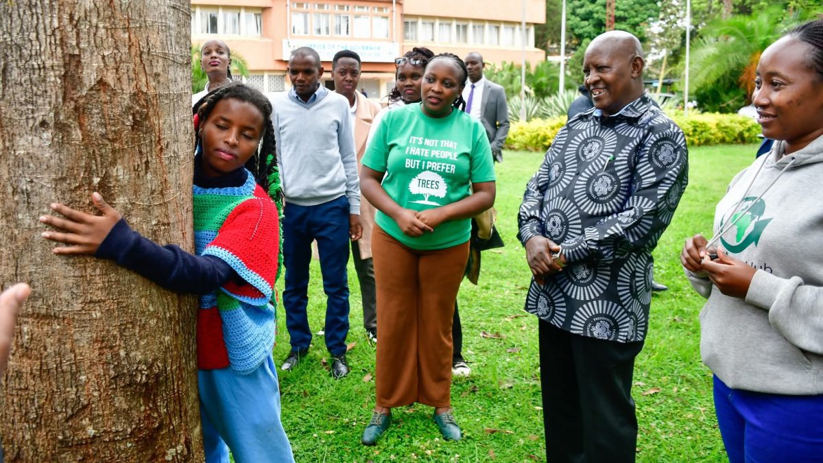 Mutahi Kahiga joins Nyeri residents to witness Truphena Muthoni’s attempt to break 72 hours tree-hugging world record