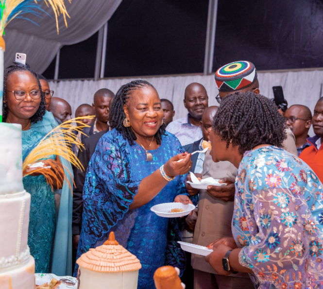 Ida Odinga feeding cake to Homa Bay Governor Gladys Wanga. PHOTO/https://www.facebook.com/GladysWanga043