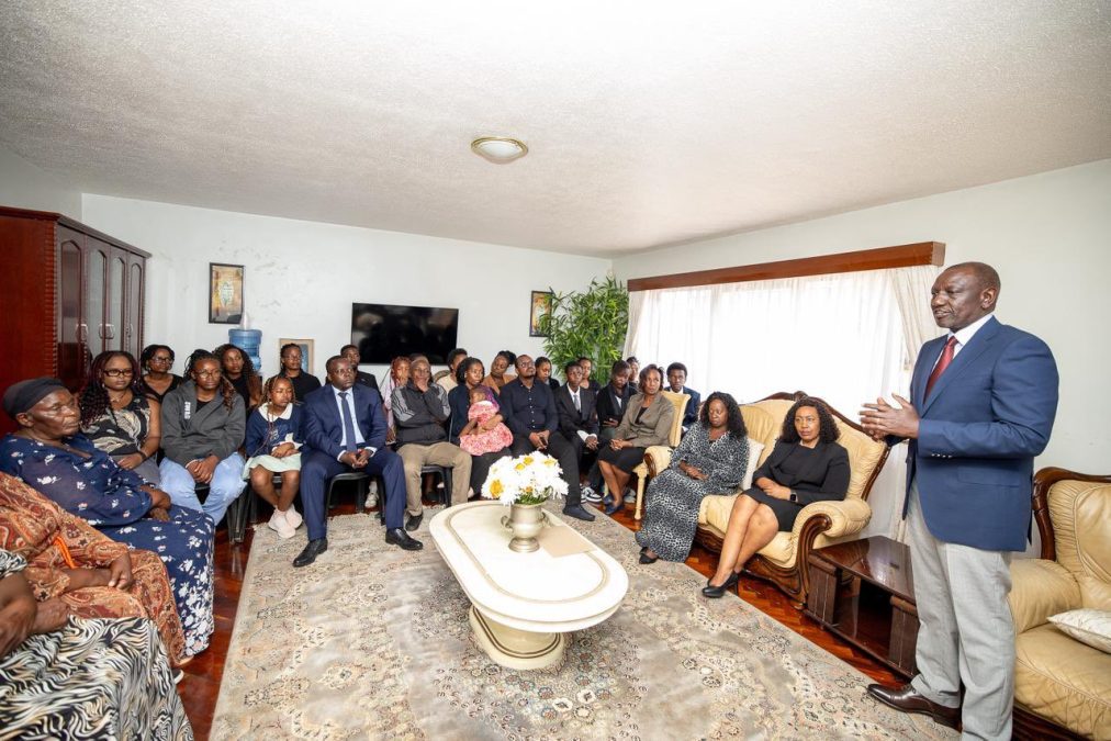 President William Ruto at Cyrus Jirongo's home in Gigiri condling his family. PHOTO/@WilliamsRuto/X