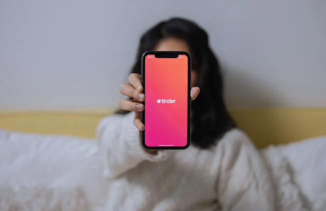 5 things to consider before meeting a Tinder connection