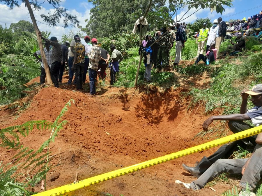 Police officers supervising the digging of a grave in which people who went missing almost one year ago under mysterious circumstances in Mariira Kigumo are believed to be buried. PHOTO/Wangari Njuguna