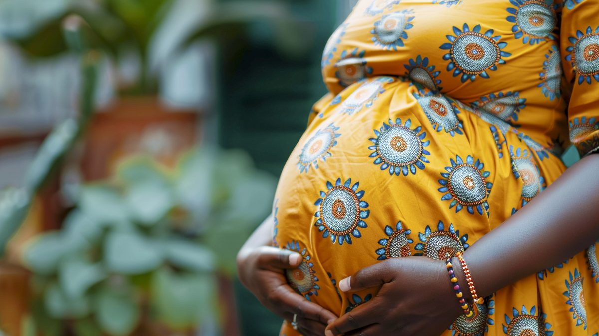 A photo of a pregnant woman holding her belly. PHOTO/Pexels