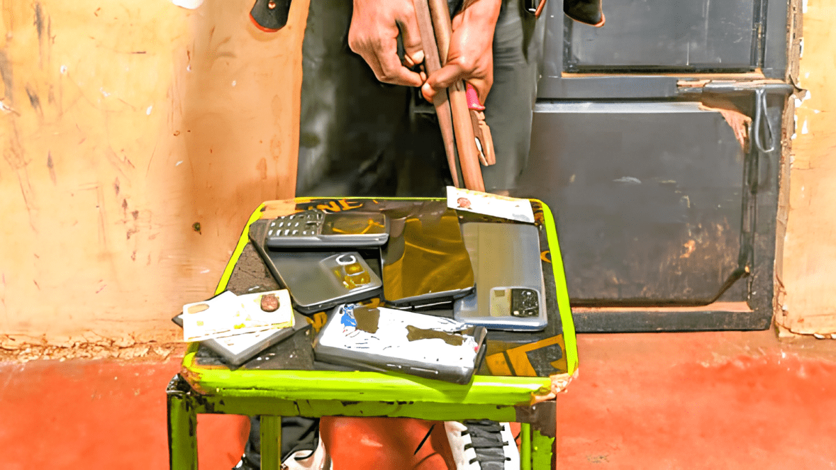 Police from Murang’a arrest a man after the Kenol robbery incident