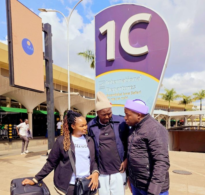 Njeru Thiga poses with his wife at JKIA. PHOTO/https://www.facebook.com/KaranguMurayaMc