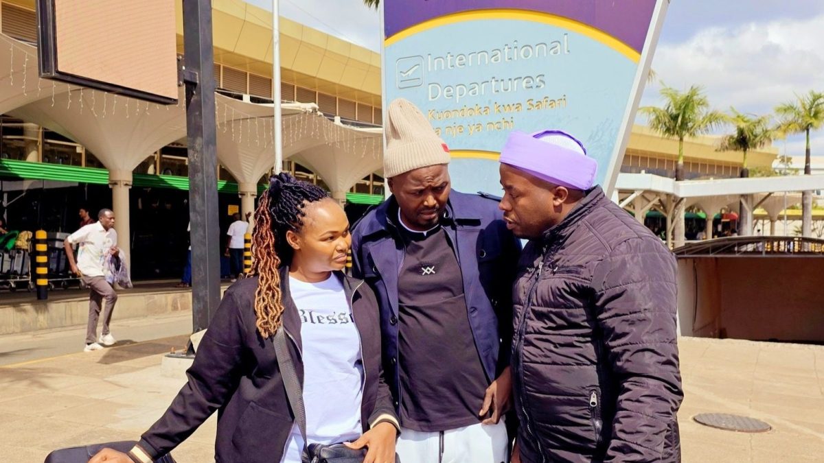 Njeru Thiga poses with his wife at JKIA. PHOTO/https://www.facebook.com/KaranguMurayaMc