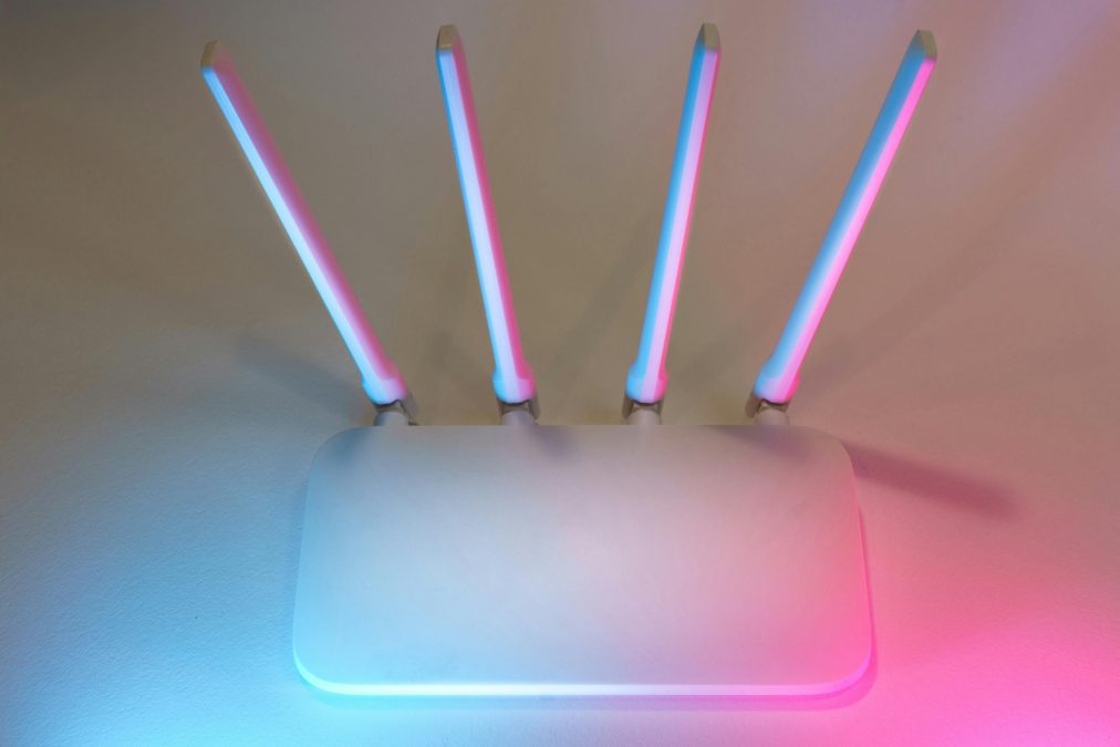 A WIFI router placed on somewhere. PHOTO/Pexels