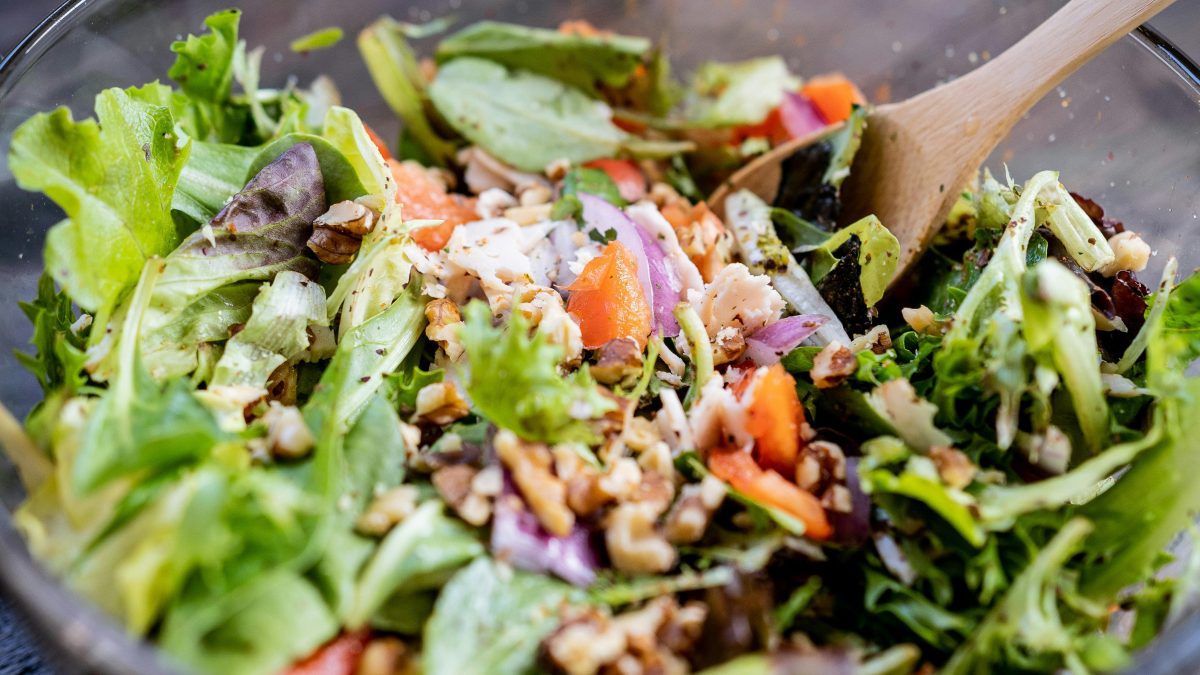 How to prepare healthy salads this Christmas season