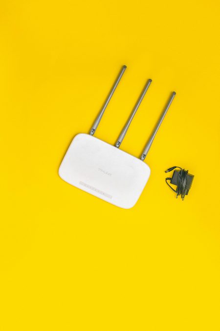 A WIFI router placed on somewhere. PHOTO/Pexels