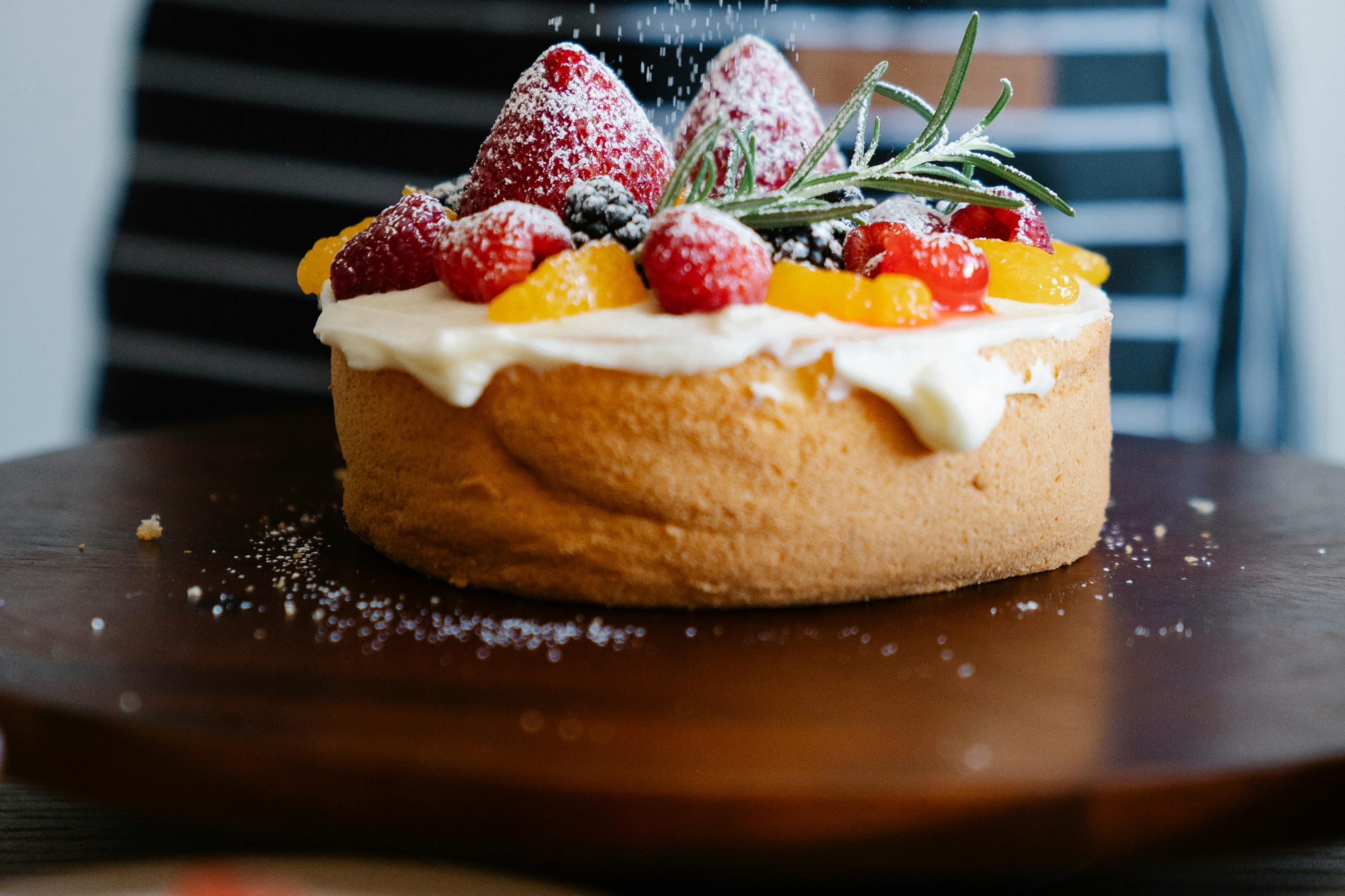 Step-by-step guide to make a moist sponge cake at home