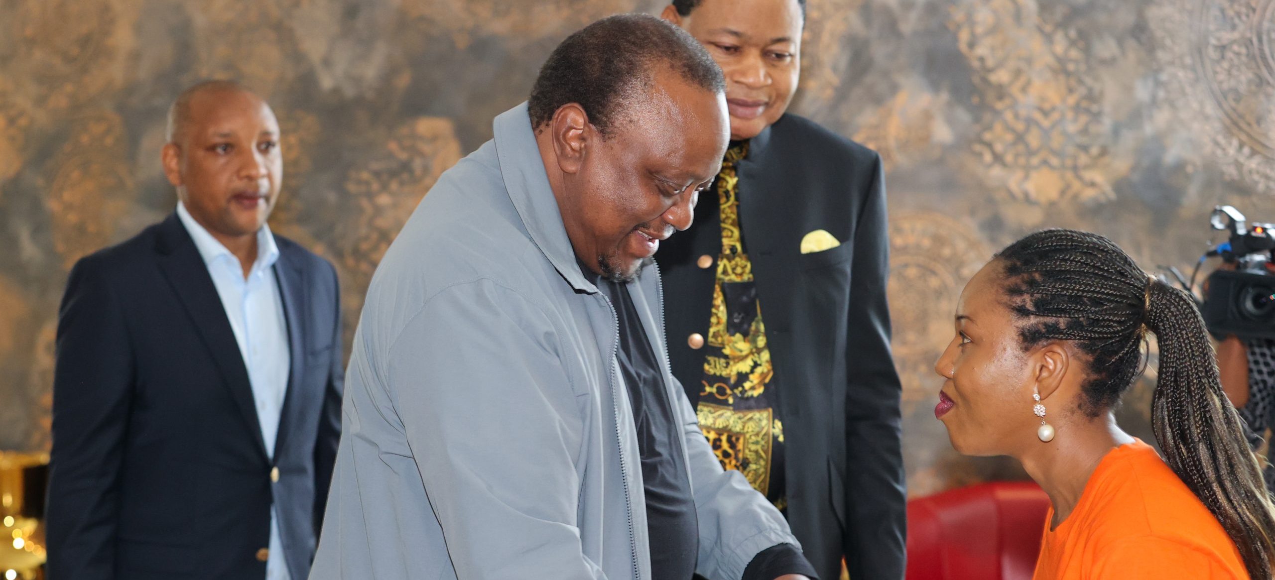 Uhuru lands in Nigeria ahead of continental leaders’ award