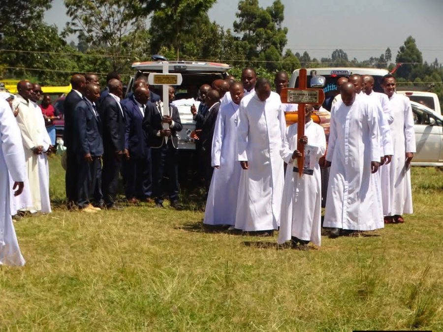 Catholic Cathecists sorround caskets bearing the remains of the four family members who died after a road accident in Naivasha. PHOTO/https://www.facebook.com/kururiatv
