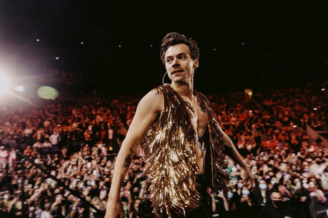 Harry Styles receives Guinness World Record for longest Wembley Stadium run