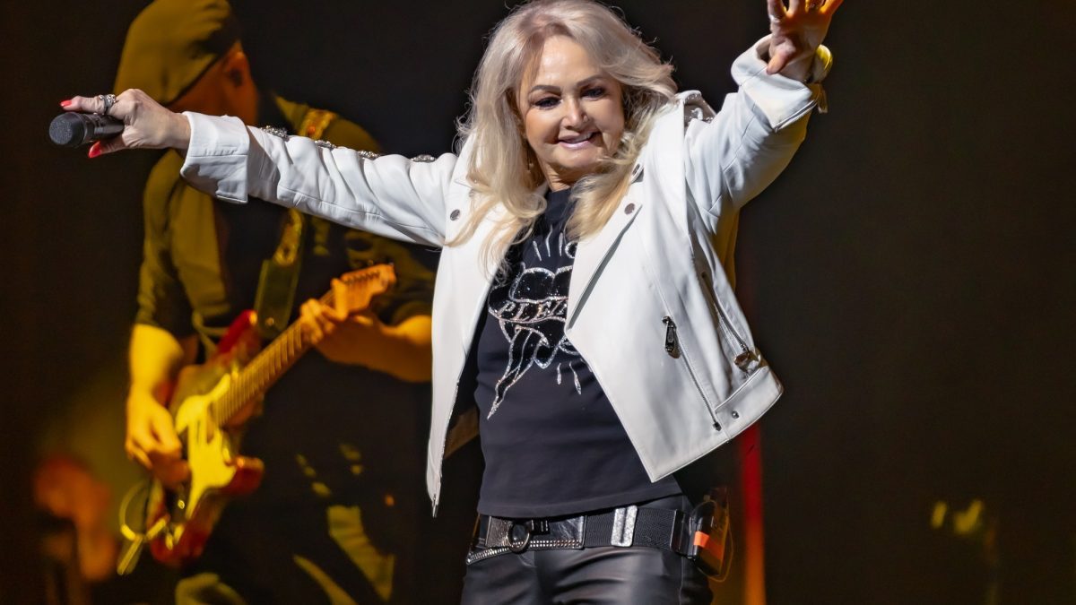 Singer Bonnie Tyler during a past performance. PHOTO/www.facebook.com/BonnieTylerOfficial