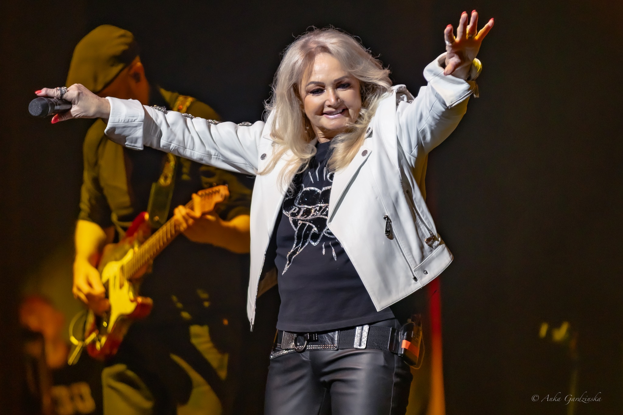 Bonnie Tyler recovering after being taken to hospital for surgery
